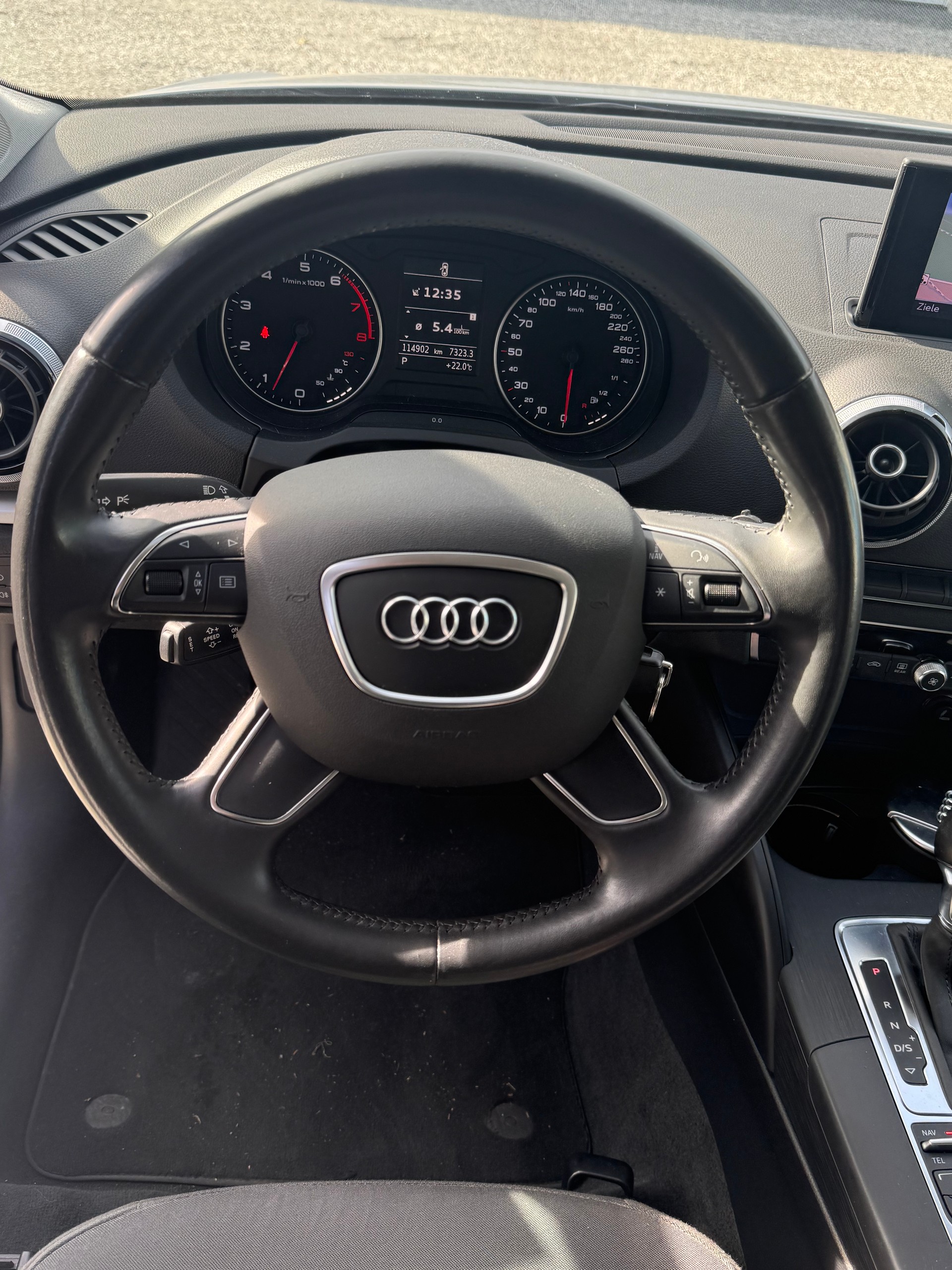 AUDI A3 Sportback 1.4 TFSI Ambiente S-tronic-image-12