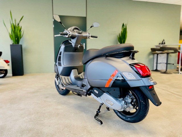 PIAGGIO Vespa GTS 125 Super Sport ABS-showroom-element-2
