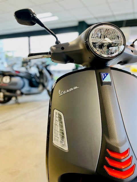 PIAGGIO Vespa GTS 125 Super Sport ABS-showroom-element-3