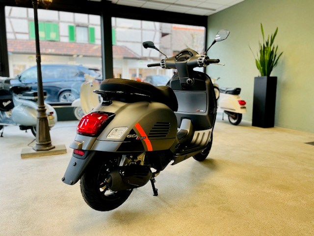 PIAGGIO Vespa GTS 125 Super Sport ABS-showroom-element-1