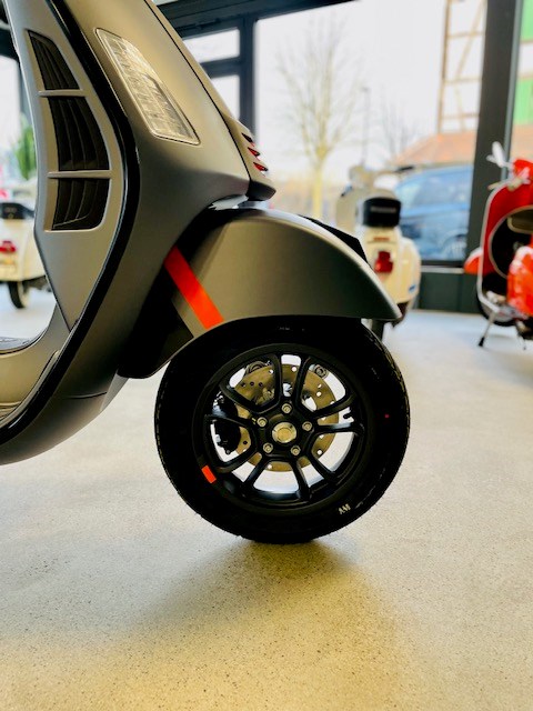 PIAGGIO Vespa GTS 125 Super Sport ABS-image-7