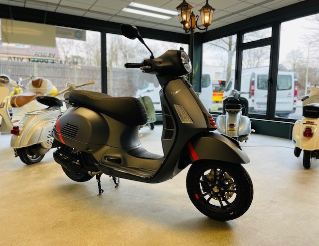 PIAGGIO Vespa GTS 125 Super Sport ABS-image-8