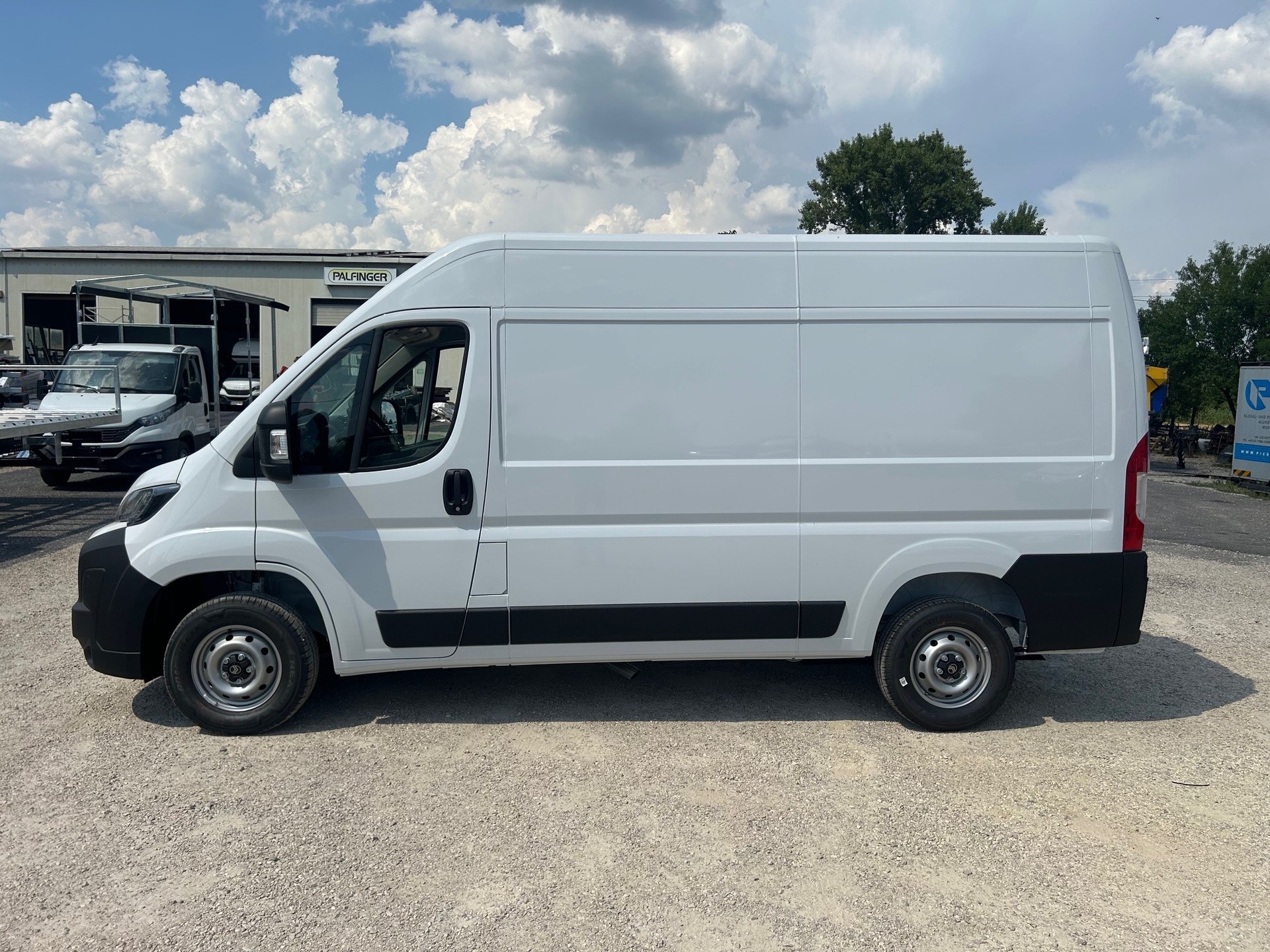 CITROEN New Modell L2H2 mit Carplay Navi, Rückfahrkamera, Anhängerkupplung u.s.w-image-5