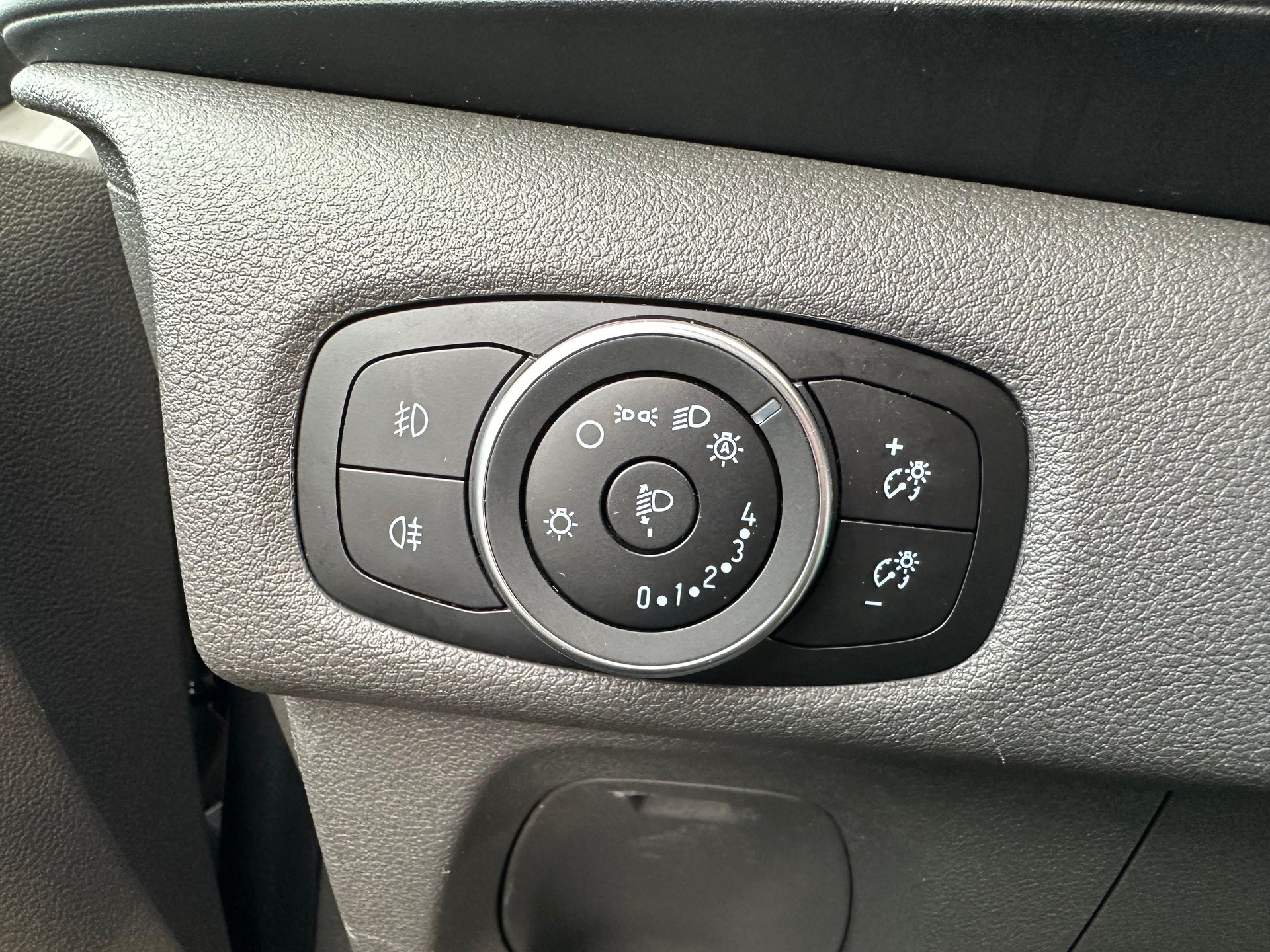 FORD Transit Custom 340 L2H1 Trend A-image-19