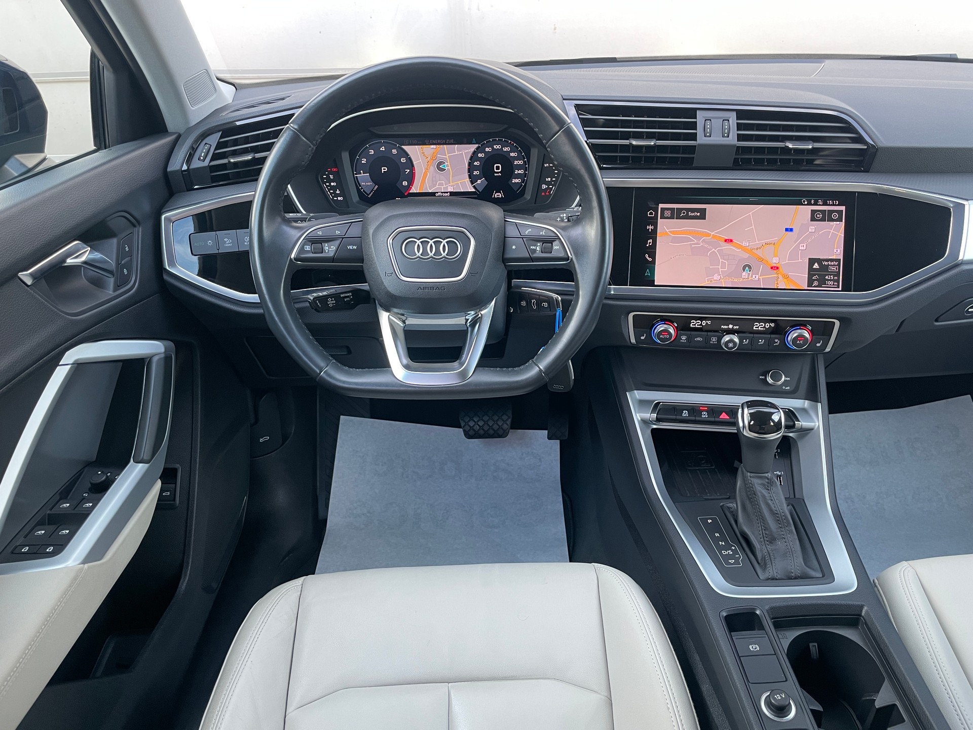 AUDI Q3 40 TFSI advanced quattro S-tronic-image-8