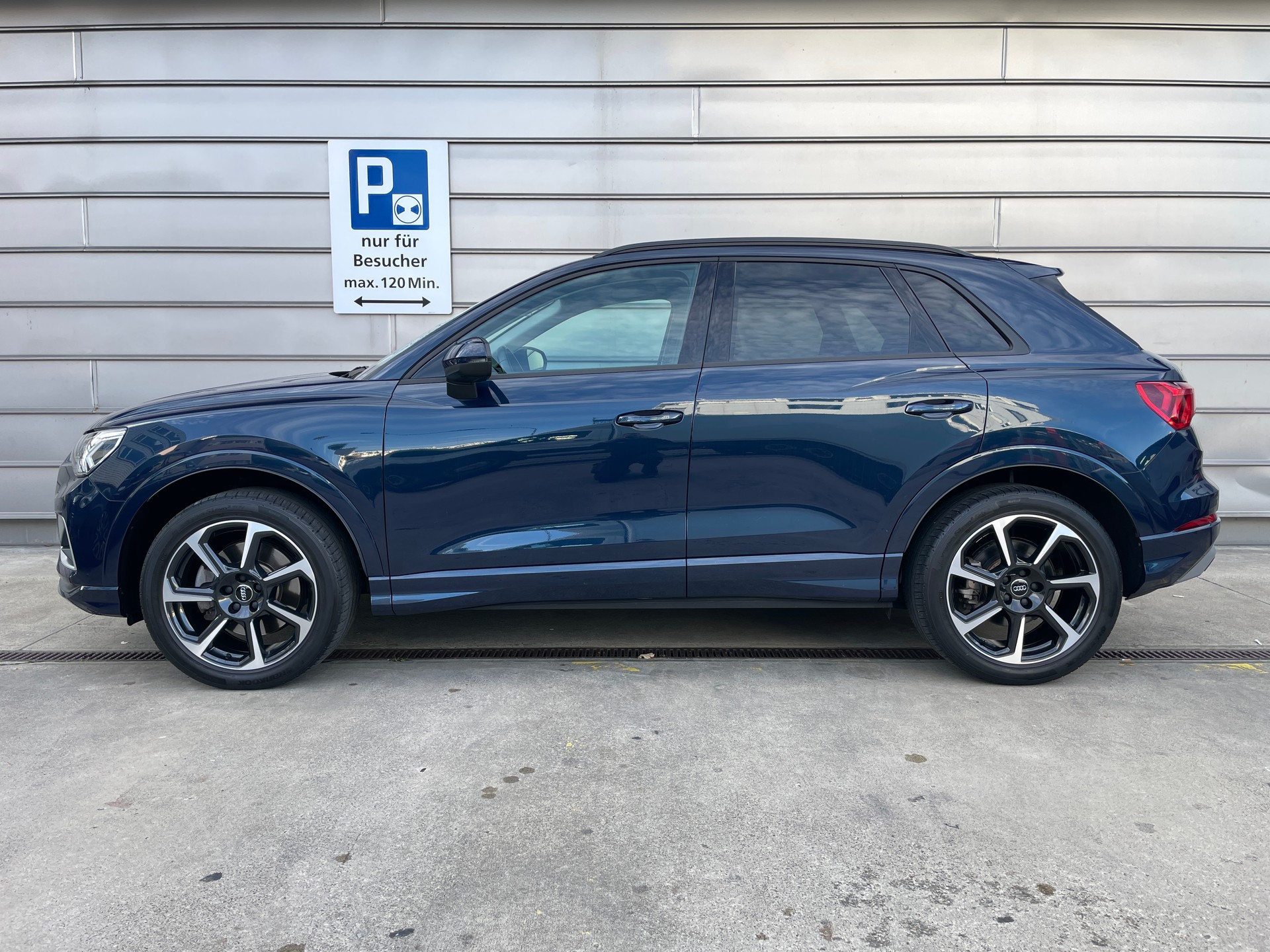 AUDI Q3 40 TFSI advanced quattro S-tronic-image-1