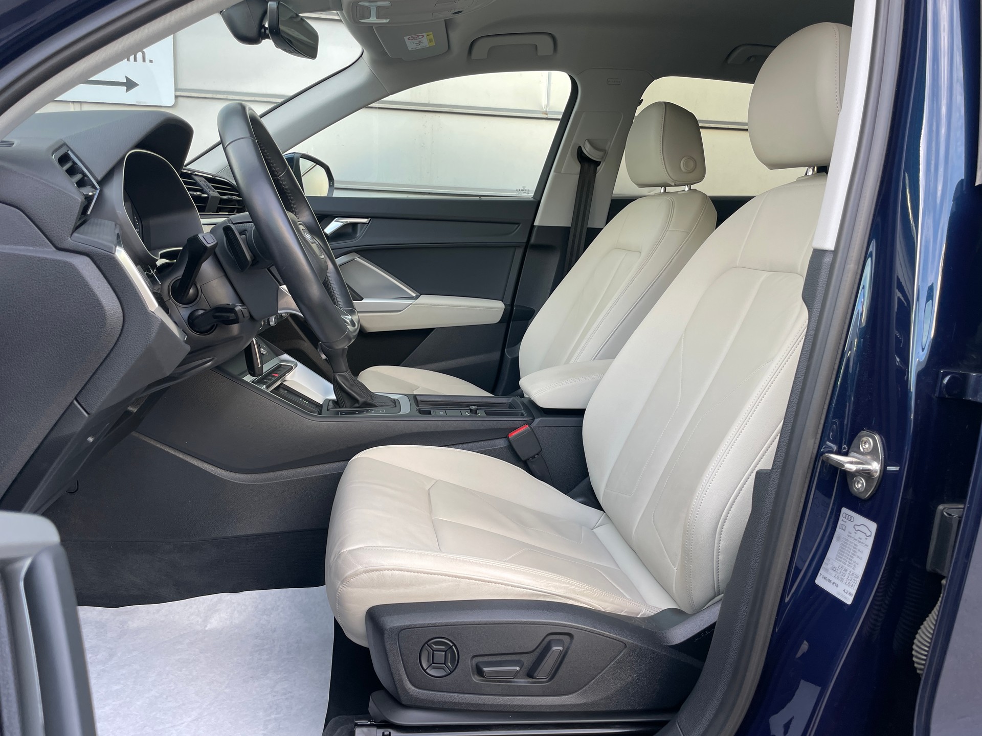AUDI Q3 40 TFSI advanced quattro S-tronic-image-4
