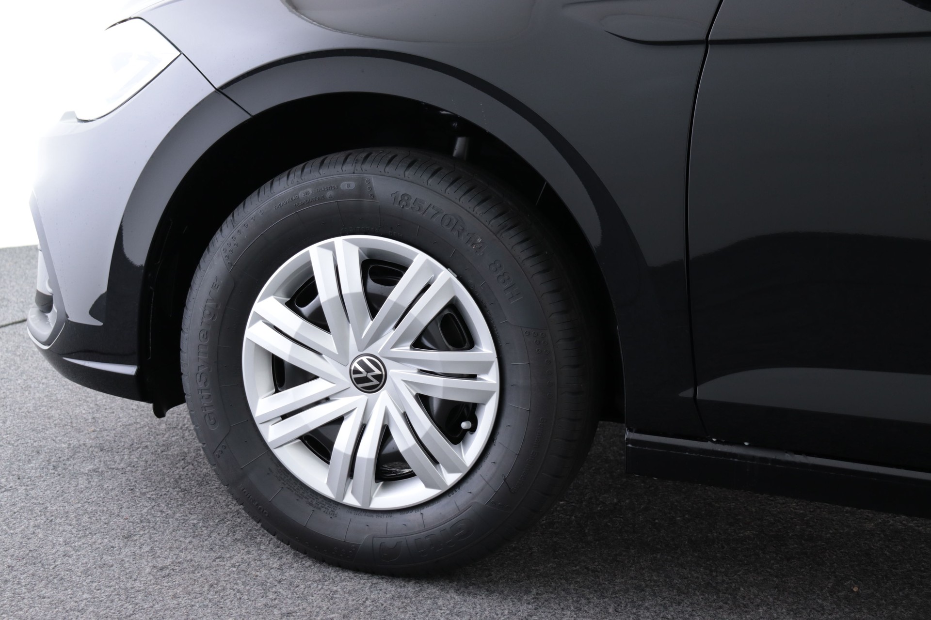VW Polo 1.0 TSI Basis-image-12
