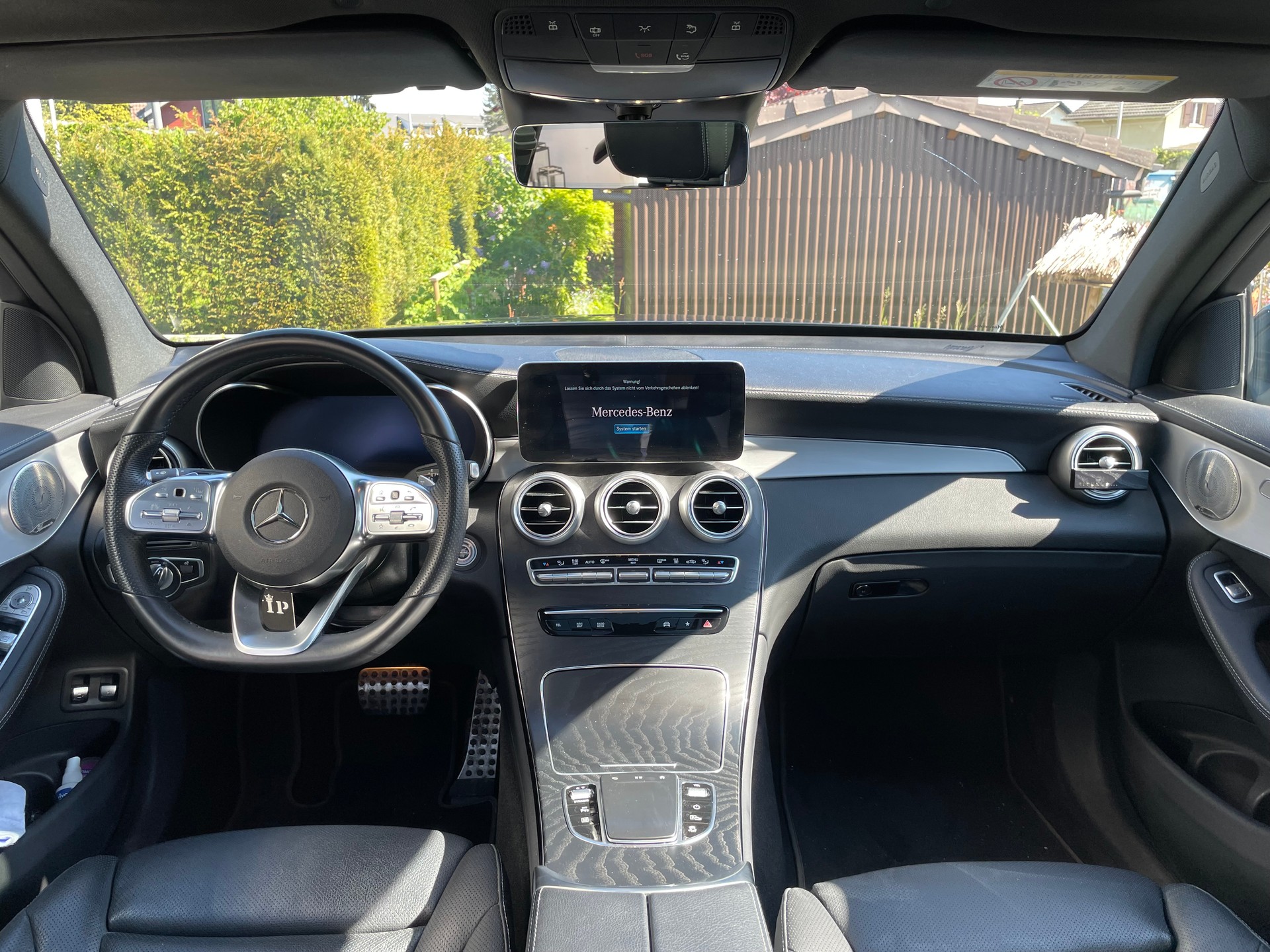 MERCEDES-BENZ GLC 300 e AMG Line 4Matic 9G-Tronic-image-3