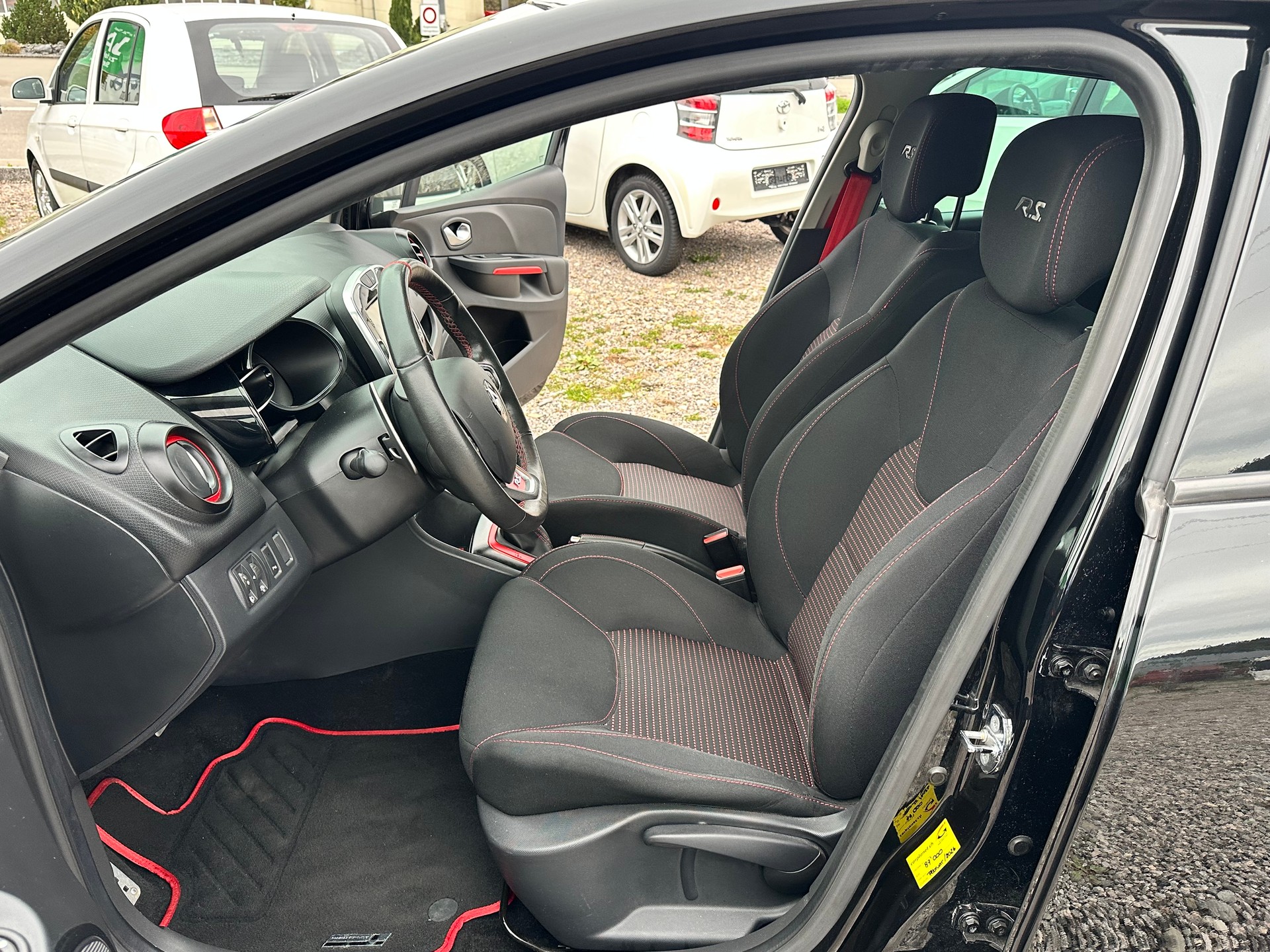 RENAULT Clio 1.6 T RS 200 EDC-image-12