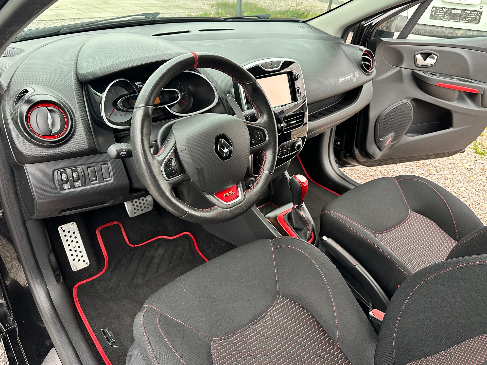 RENAULT Clio 1.6 T RS 200 EDC-image-11