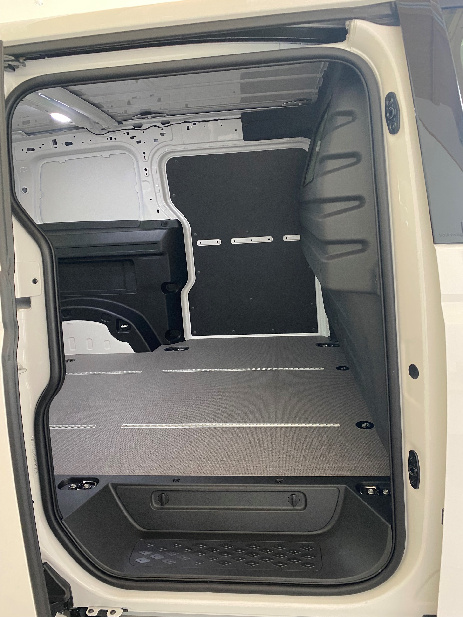 VW ID.Buzz Cargo 204PS 77kWh-image-4