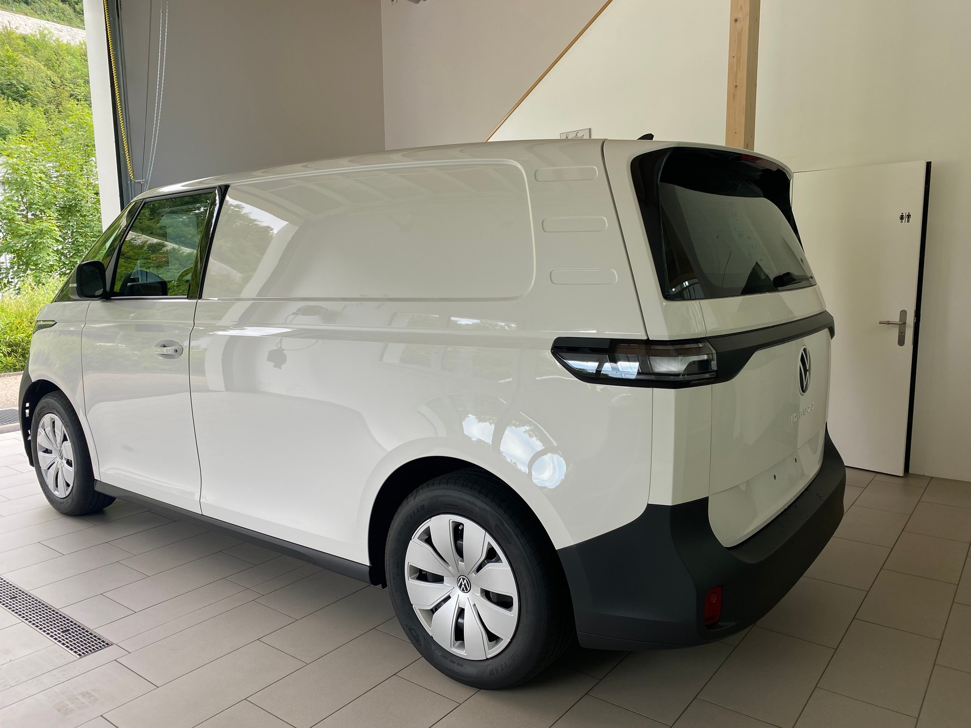 VW ID.Buzz Cargo 204PS 77kWh-image-2