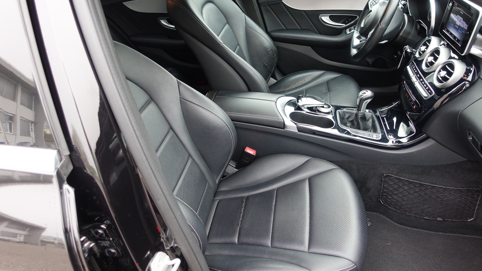 MERCEDES-BENZ C 200 Swiss Star Edition Exclusive-image-3