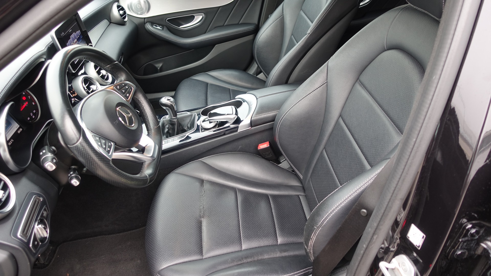 MERCEDES-BENZ C 200 Swiss Star Edition Exclusive-image-5