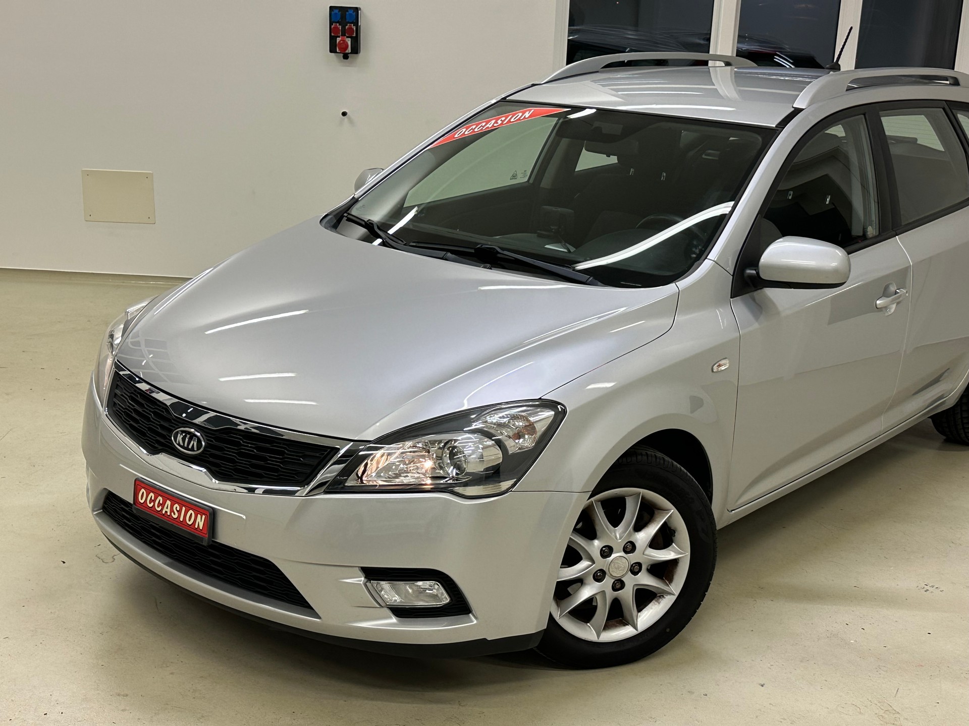 KIA Cee'd Sporty Wagon 1.6 CRDi Trend Automatic-image-4