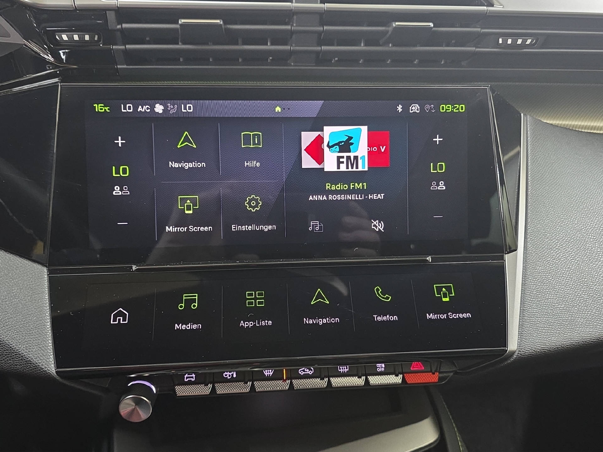 PEUGEOT 308 1.2 Hybrid 145 GT-image-13