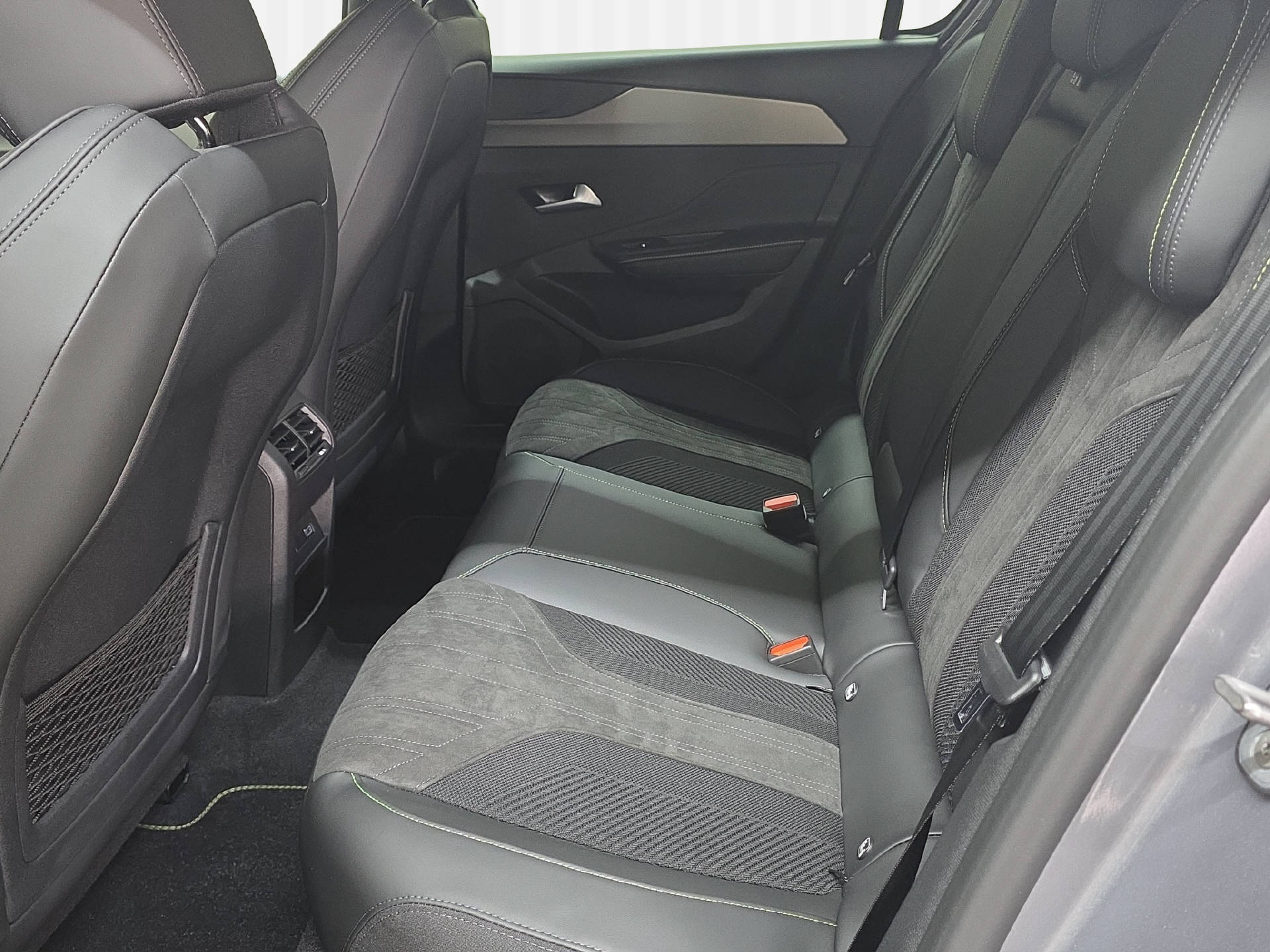 PEUGEOT 308 1.2 Hybrid 145 GT-image-9