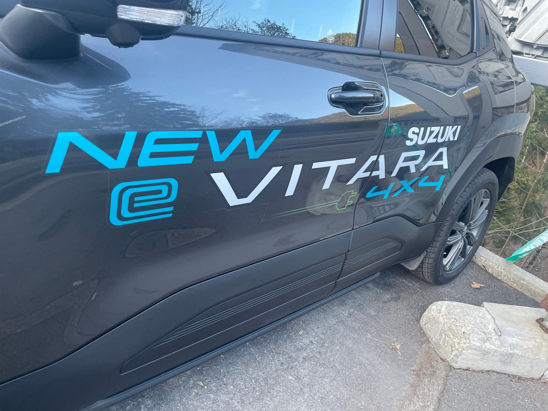 SUZUKI e-Vitara 61kWh Compact Top 4x4-showroom-element-2