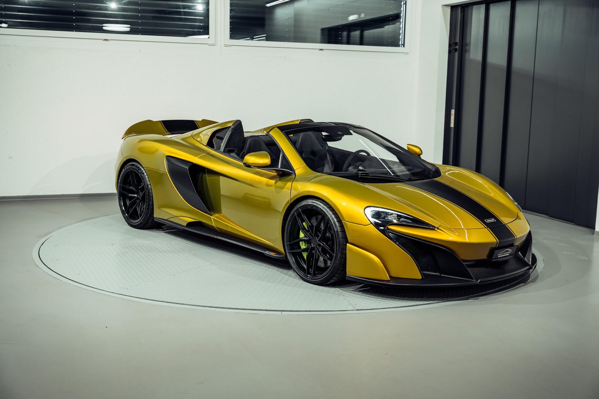 McLAREN 675LT Spider 3.8 V8 SSG-showroom-element-2