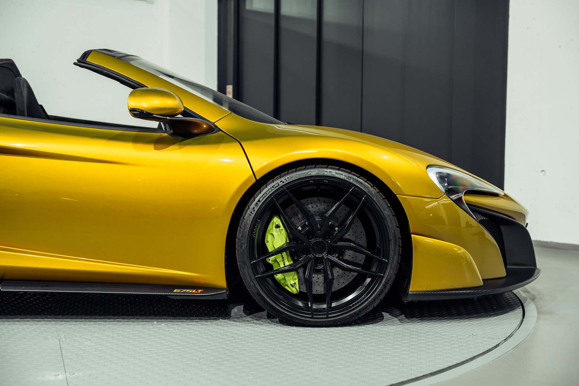 McLAREN 675LT Spider 3.8 V8 SSG-image-4