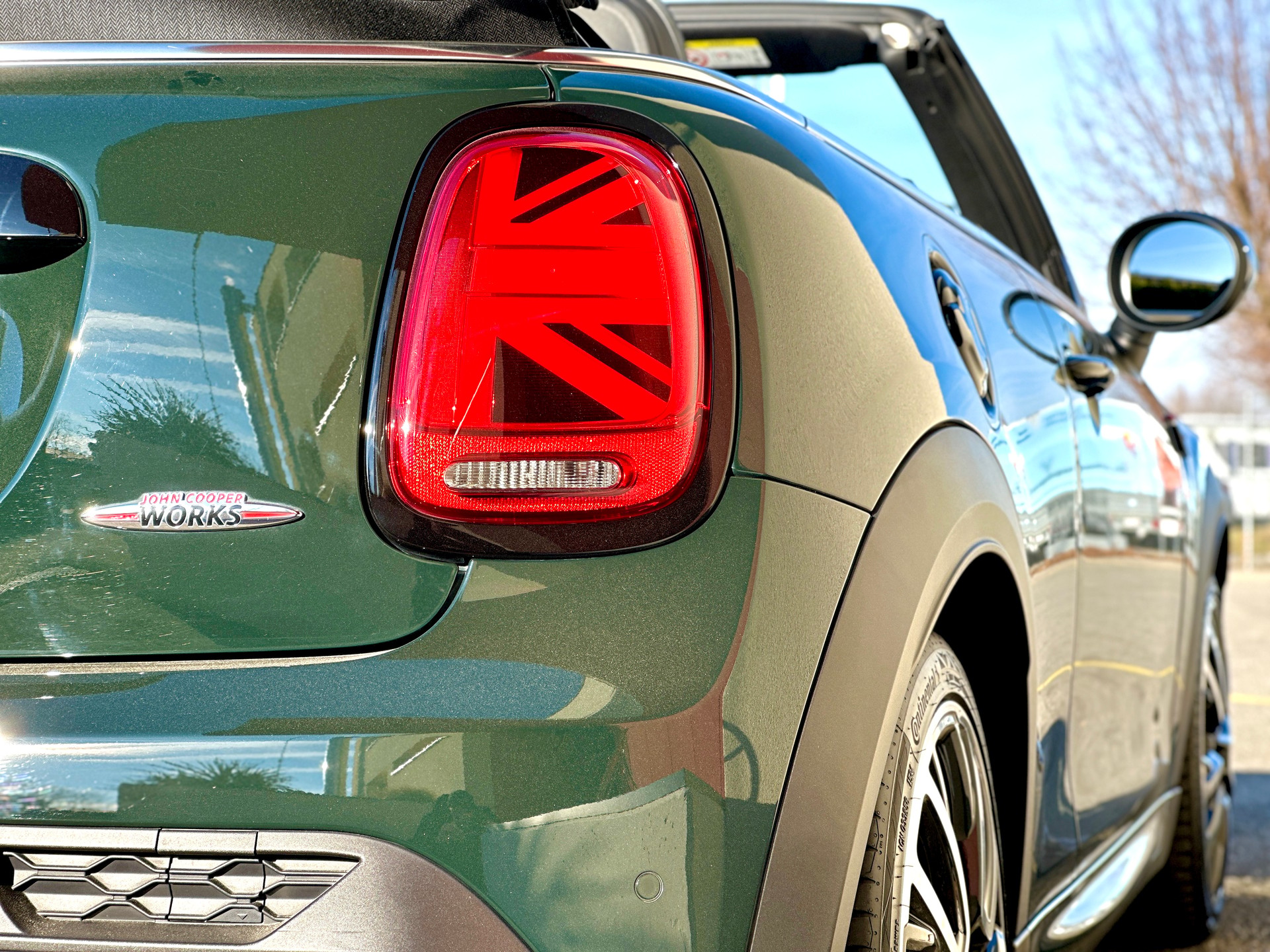 MINI Cooper John Cooper Works Cabriolet Steptronic-image-11