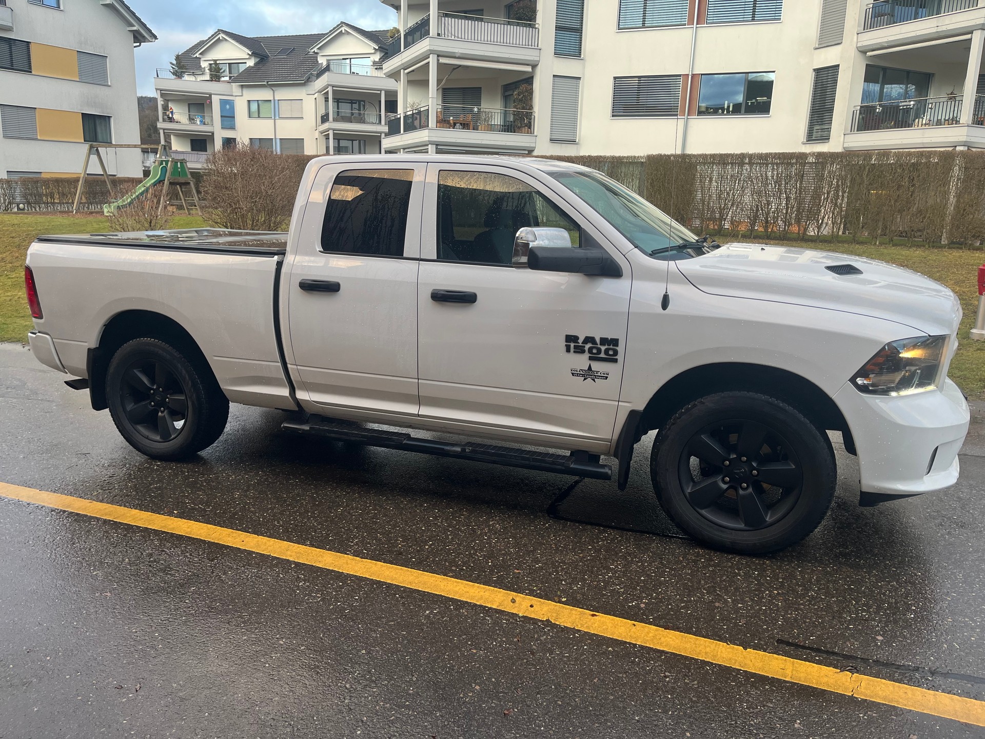 DODGE RAM 1500-showroom-element-3
