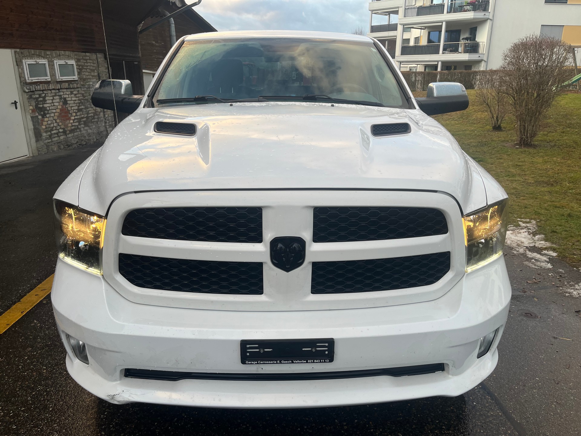 DODGE RAM 1500-showroom-element-1