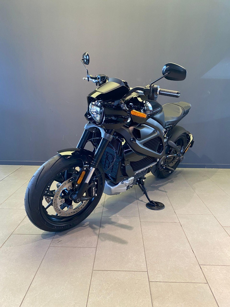 HARLEY-DAVIDSON Live Wire-showroom-element-2