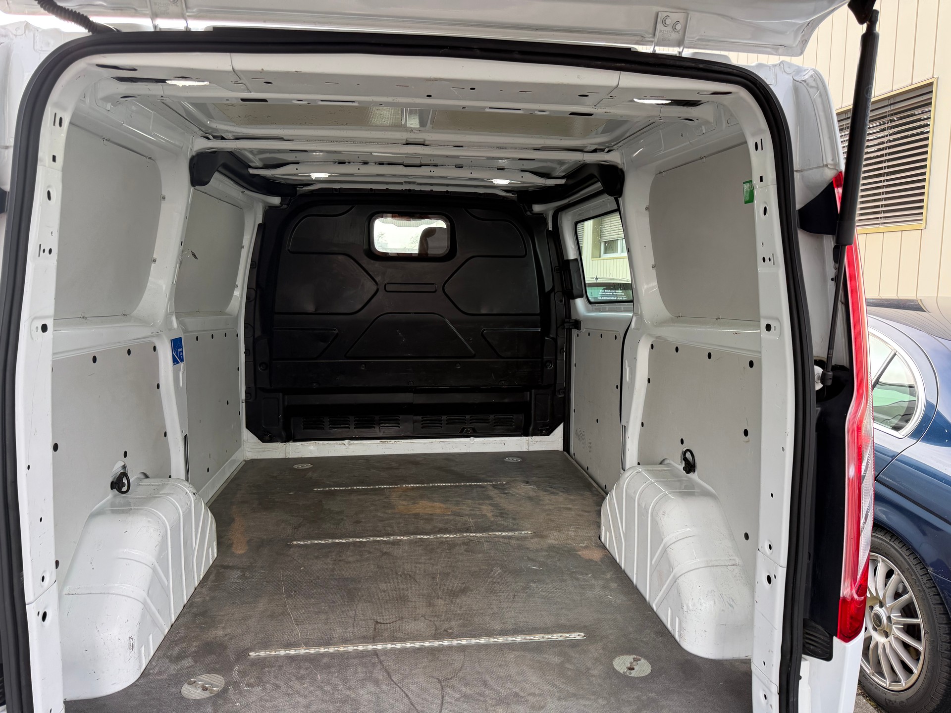 FORD Transit Custom Van 1.0 Eco Boost 340 L1H1 Trend PHEV-image-4