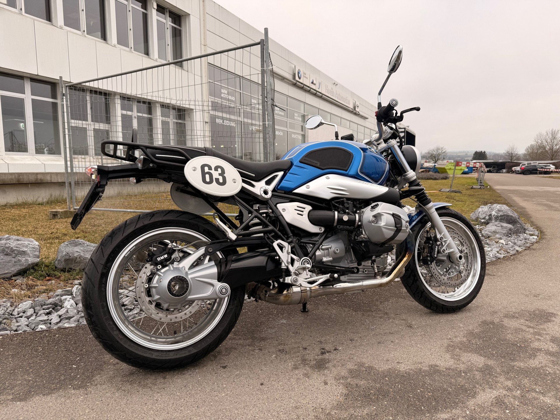 BMW R nineT /5 Sondermodell 50-Jahre BMW Werk Spandau-showroom-element-1