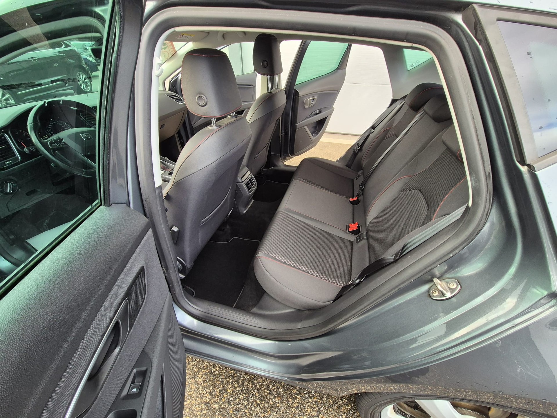 SEAT Leon 1.8 TSI FR DSG-image-9
