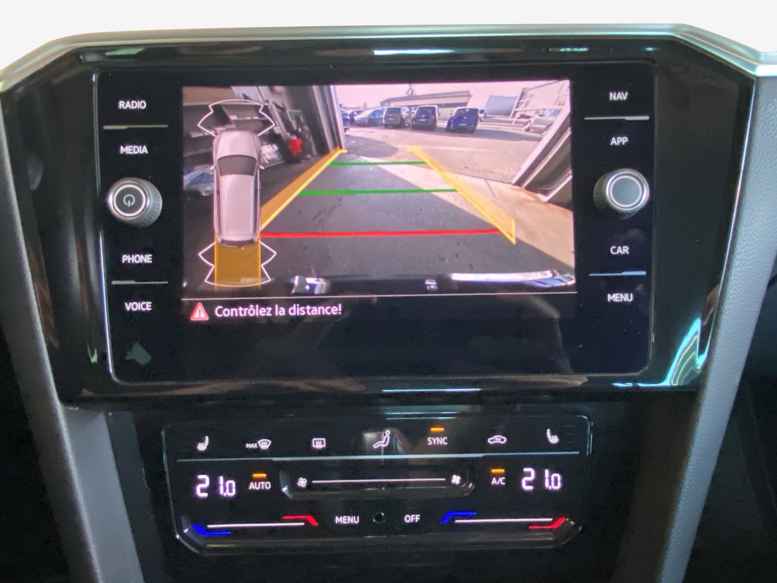 VW Passat 2.0 TDI BMT Elegance 4Motion DSG-image-13