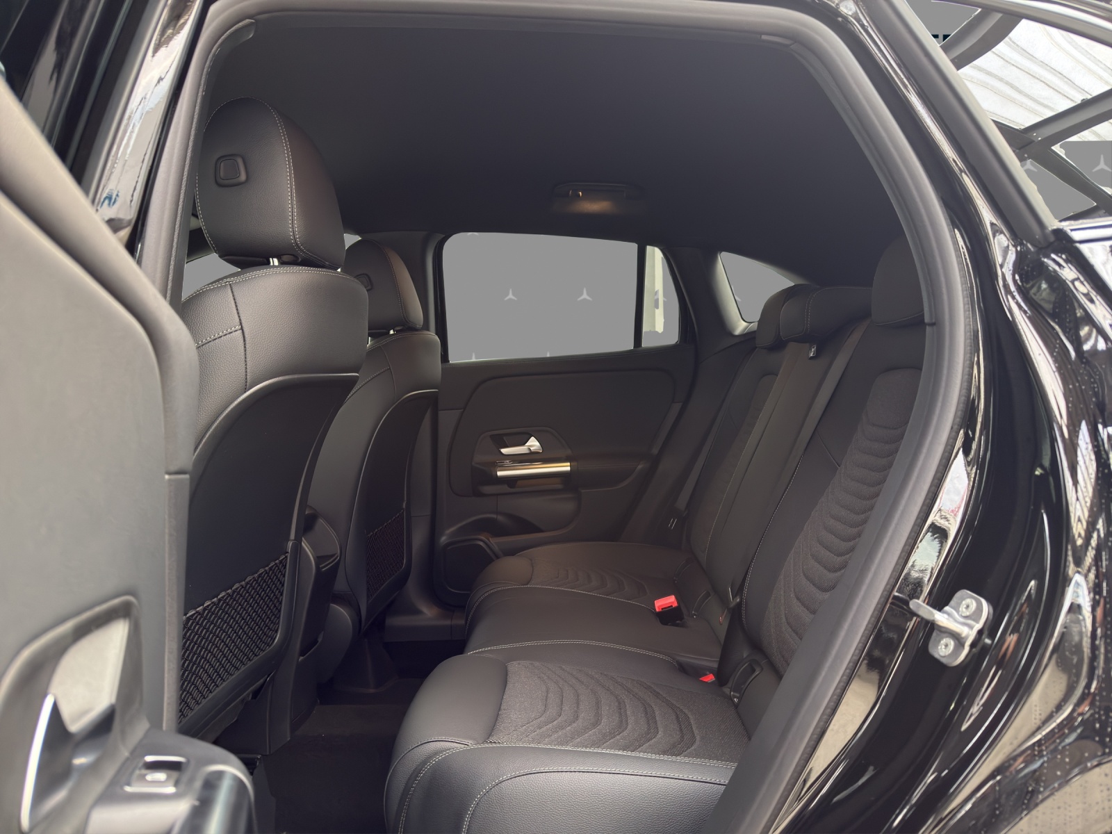 MERCEDES-BENZ GLA 200 Night Star 7G-DCT-image-14