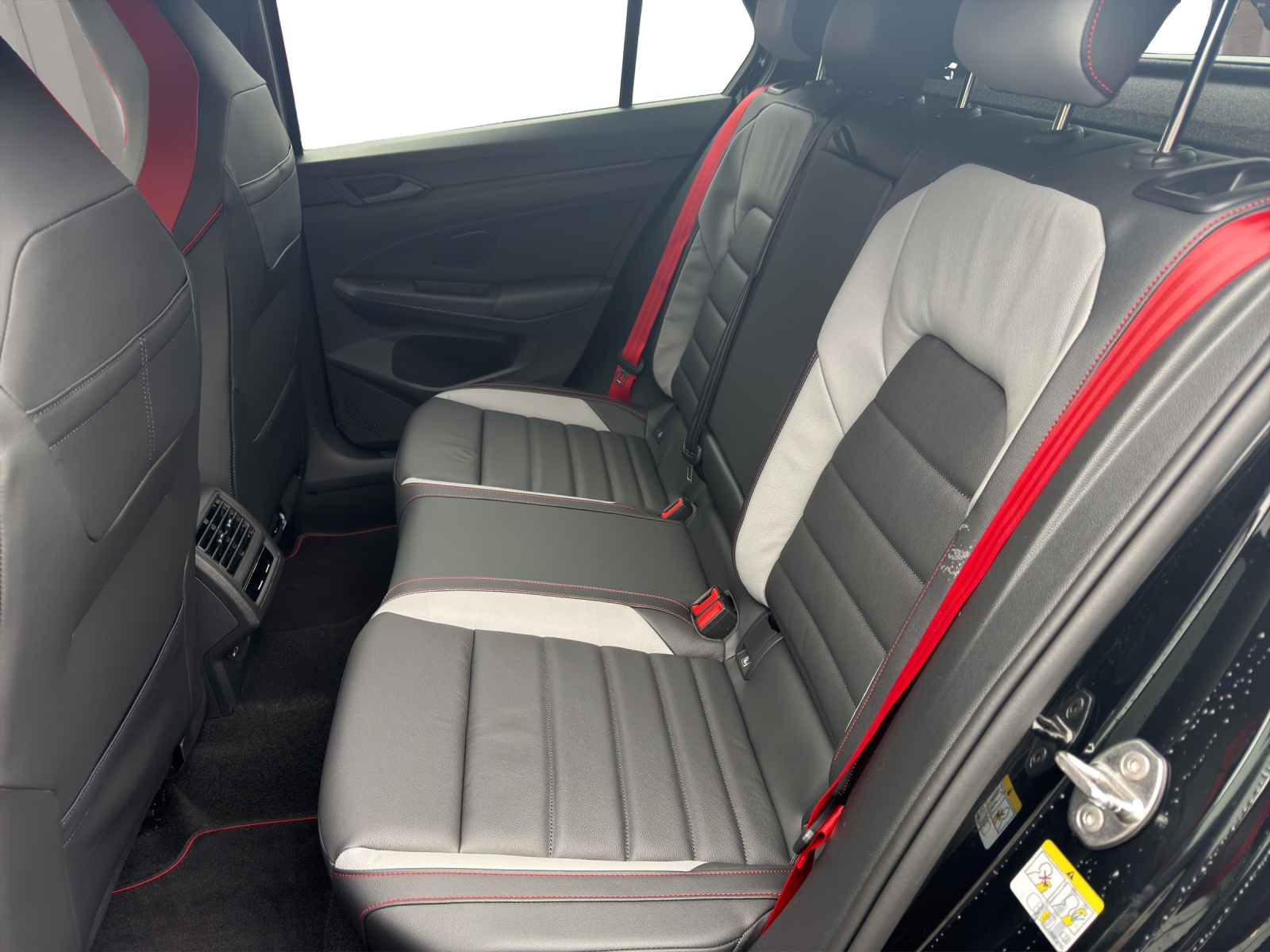 VW Golf 2.0 TSI GTI Edition 50 DSG-image-10