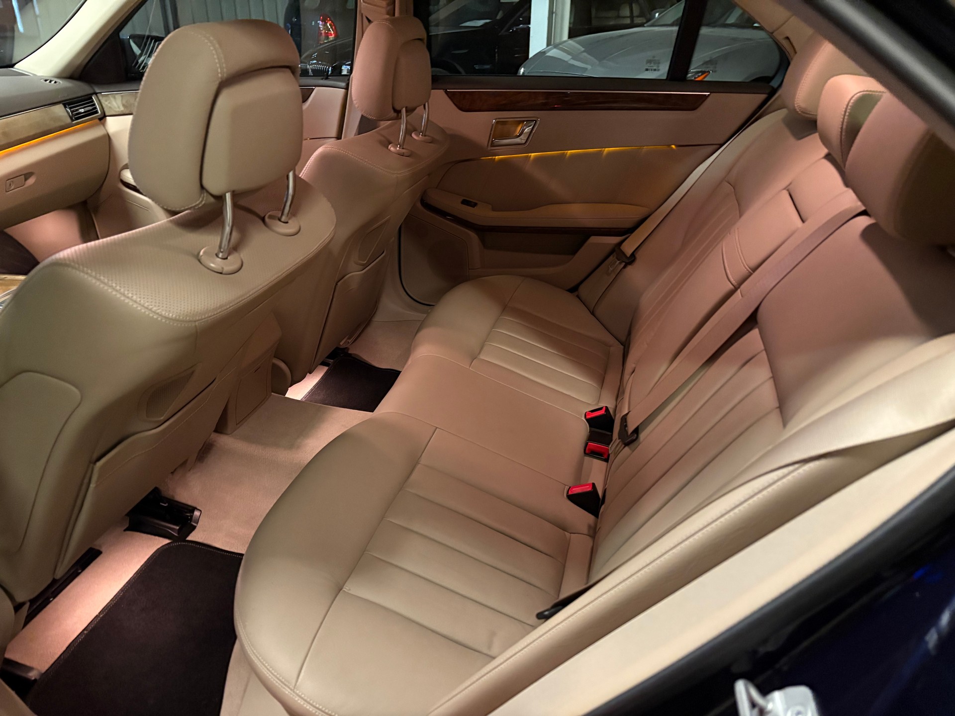MERCEDES-BENZ E 350 Elégance 4Matic 7G-Tronic-image-8