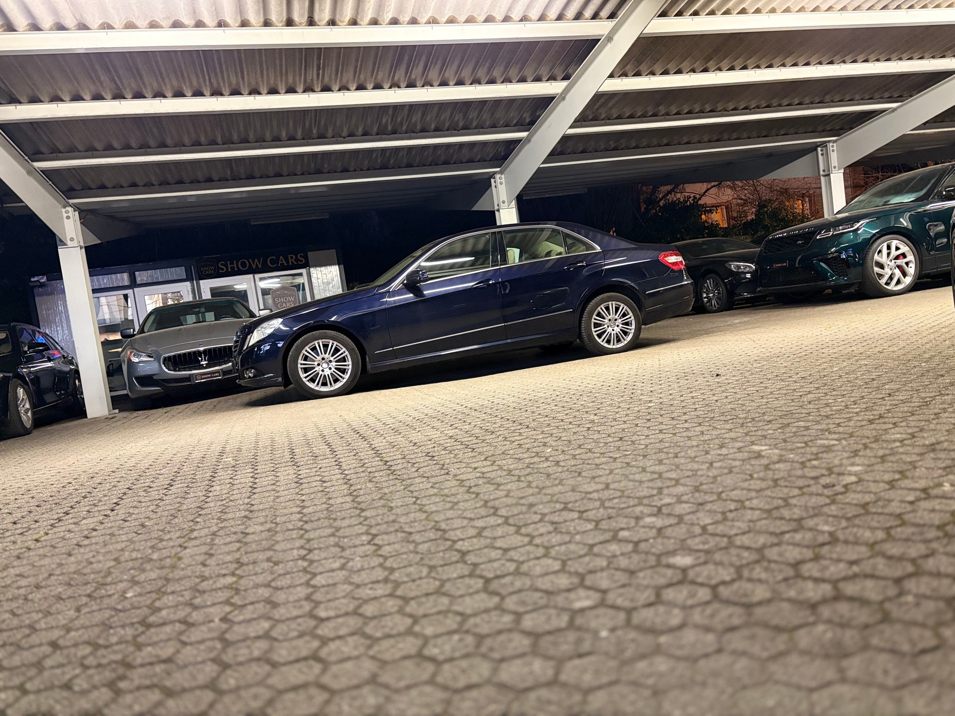 MERCEDES-BENZ E 350 Elégance 4Matic 7G-Tronic-image-2
