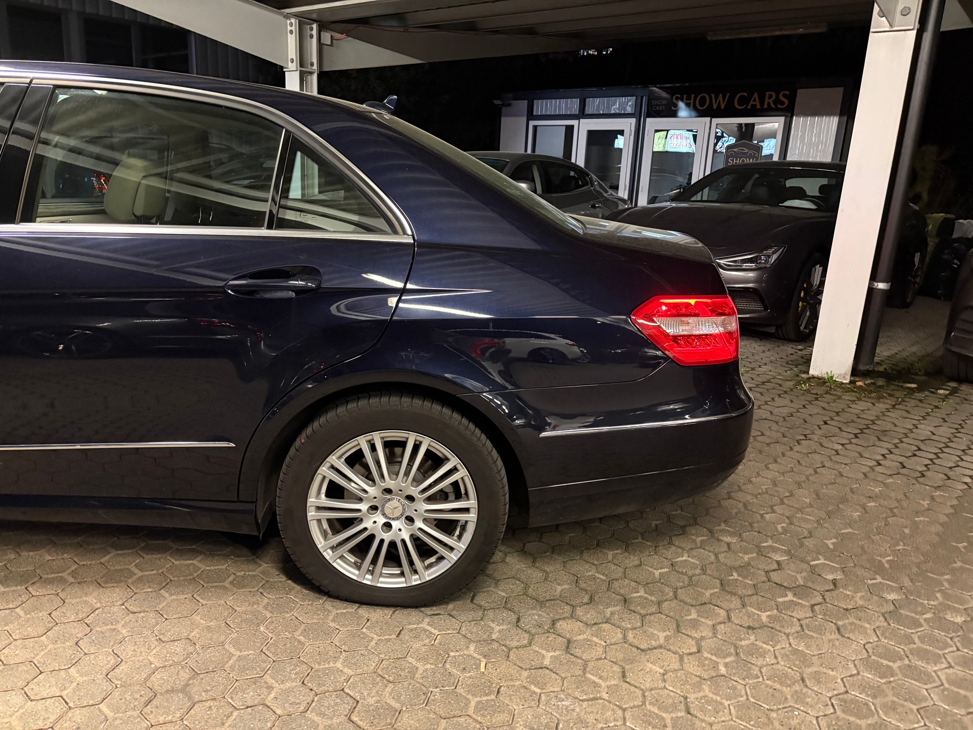 MERCEDES-BENZ E 350 Elégance 4Matic 7G-Tronic-image-4