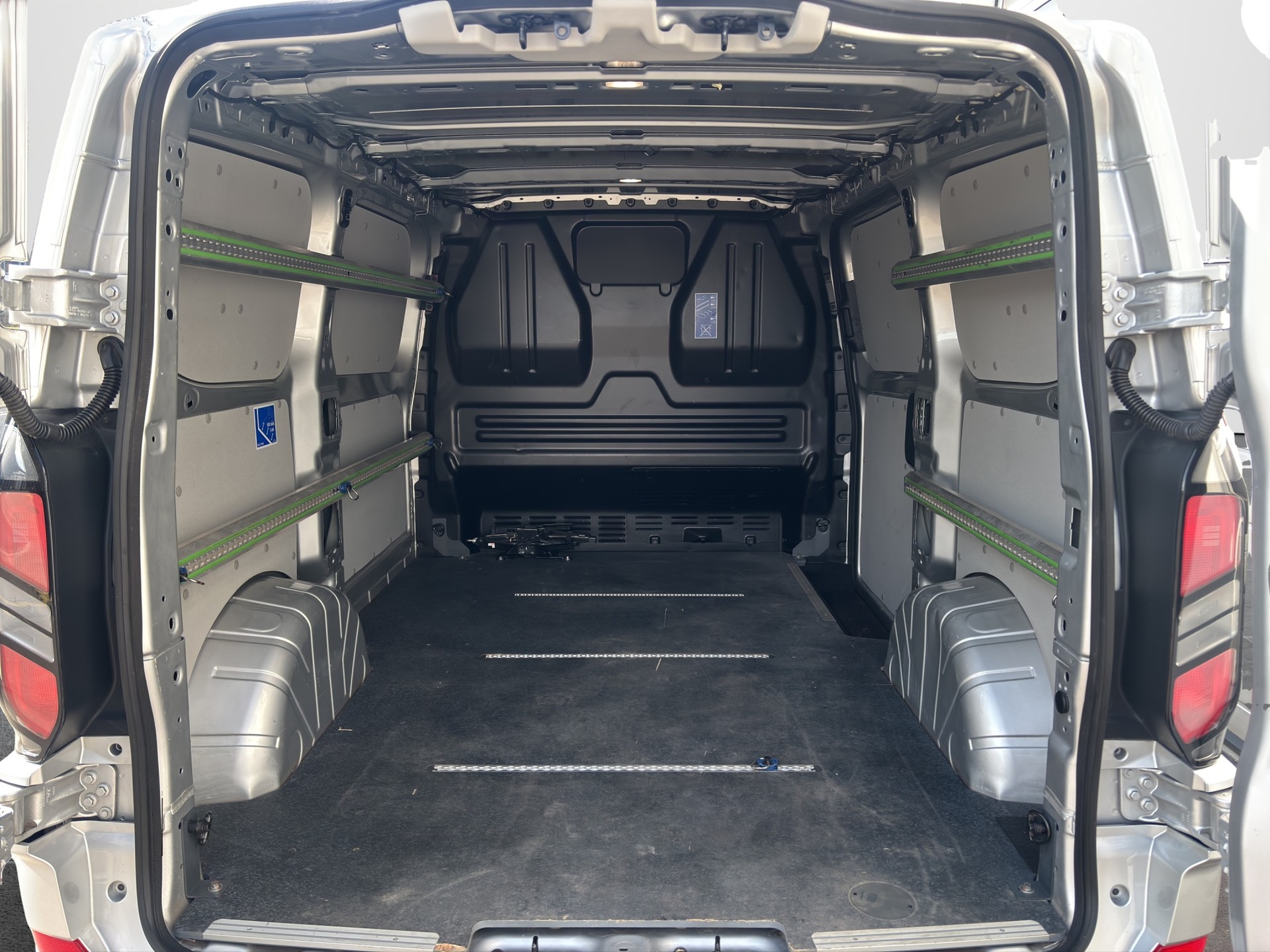 FORD Transit C Van 320 L1 2.0 EcoBlue 136 Trend-image-10