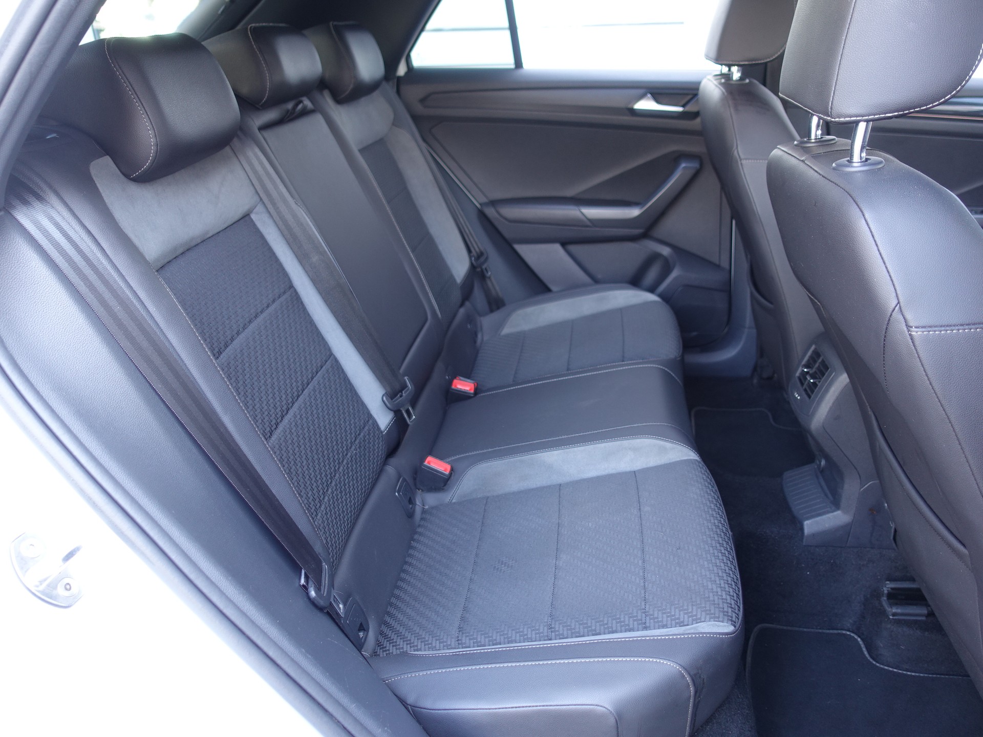 VW T-Roc 2.0 TSI Advance DSG 4Motion-image-14