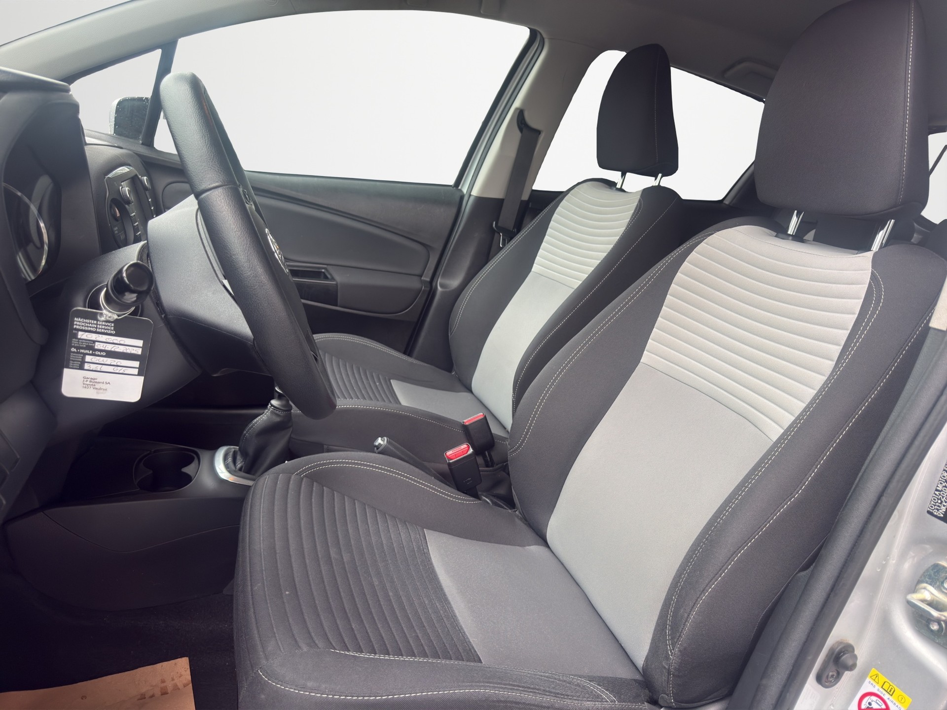 TOYOTA Yaris 1.5-image-8