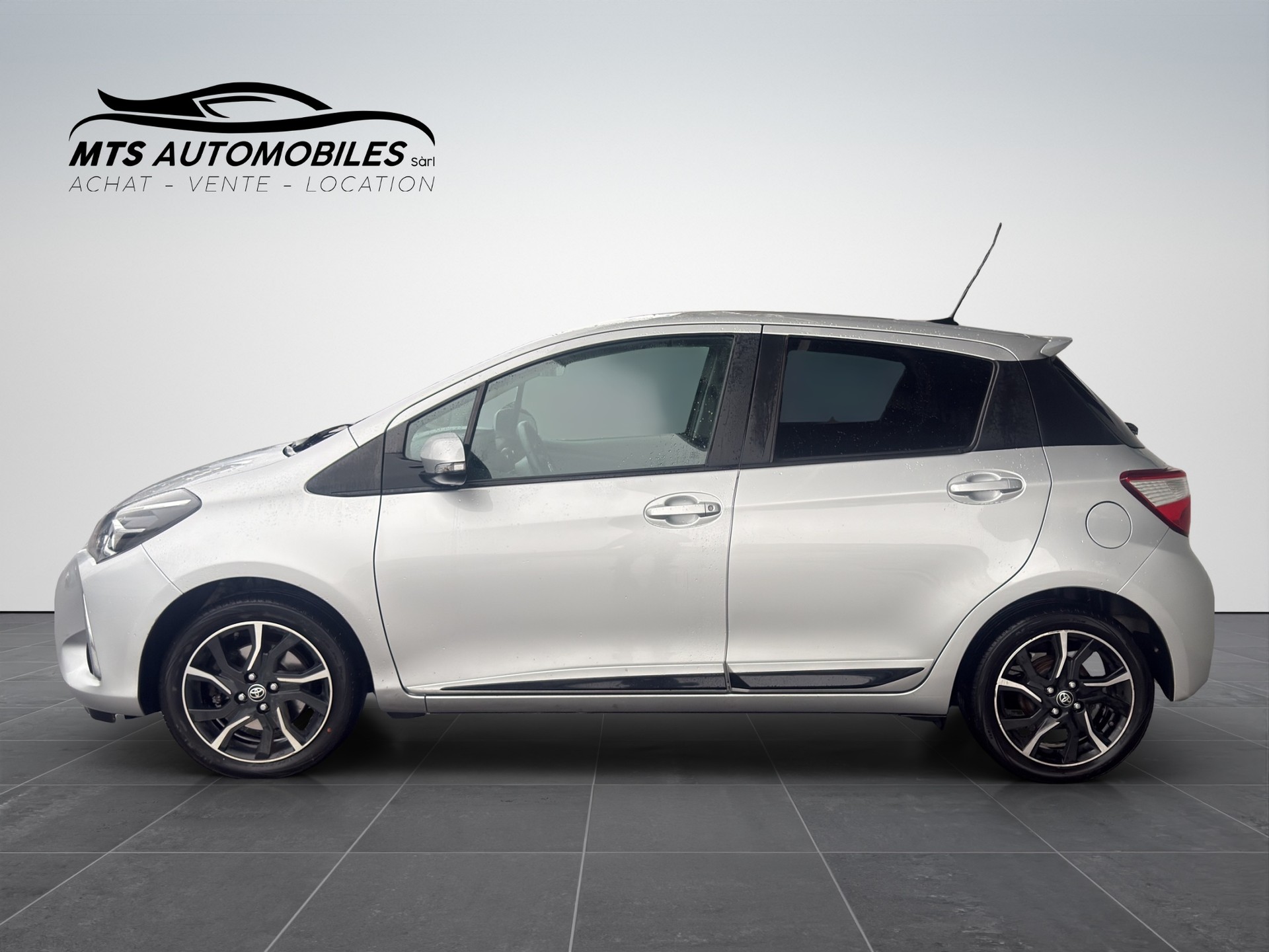 TOYOTA Yaris 1.5-image-2