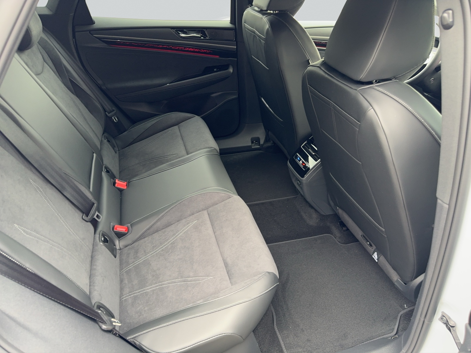 VW ID.7 Tourer Pro 77 kWh United-image-14