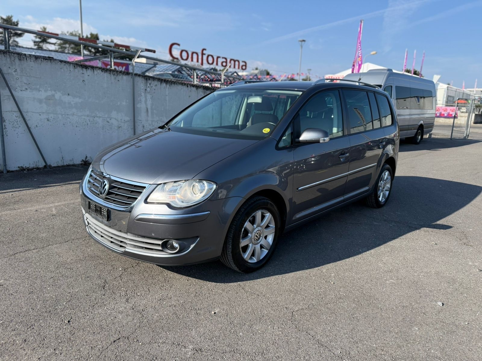 VW Touran 1.4 TSI Highline-image-1