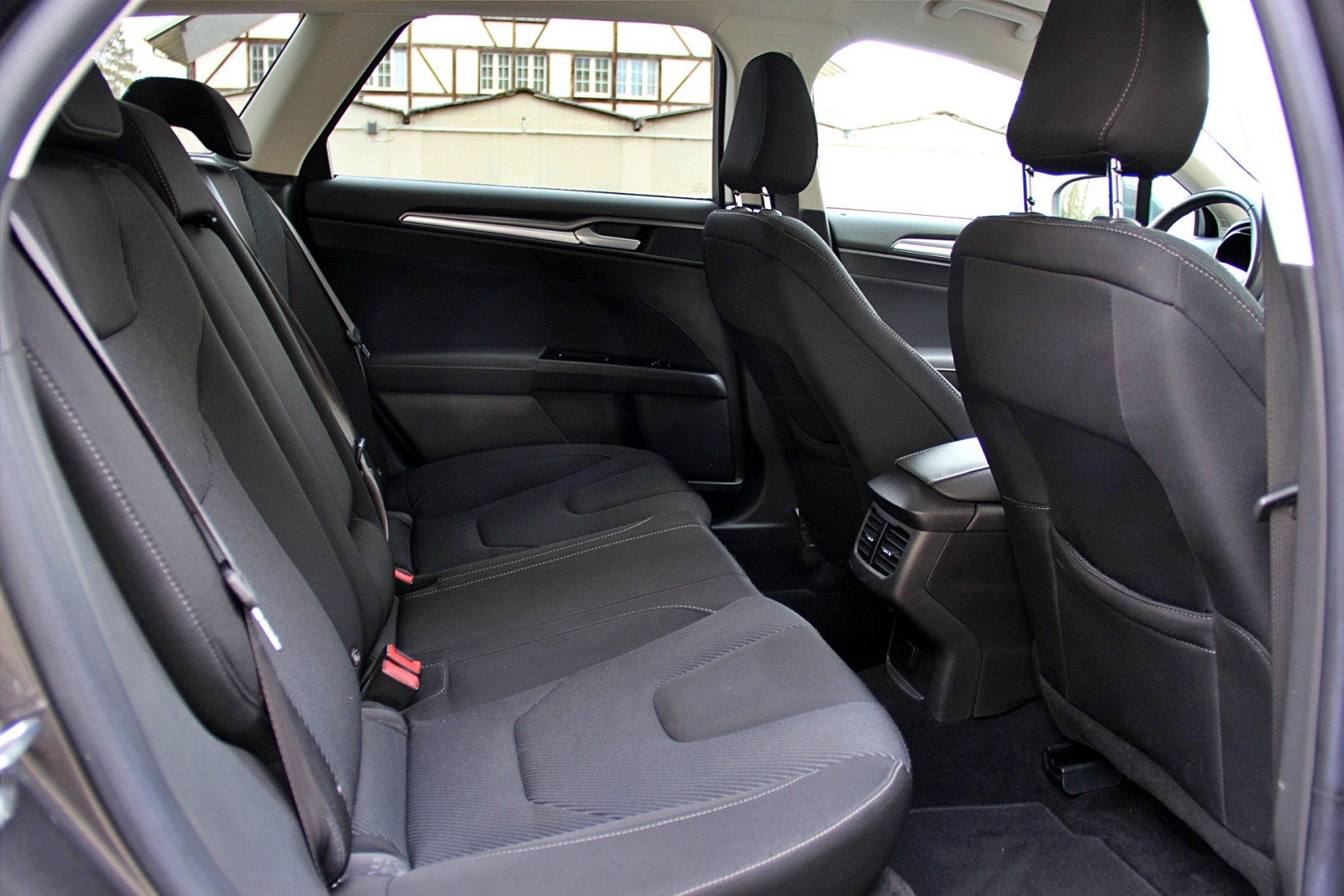 FORD Mondeo 2.0 TDCi Titanium PowerShift-image-11