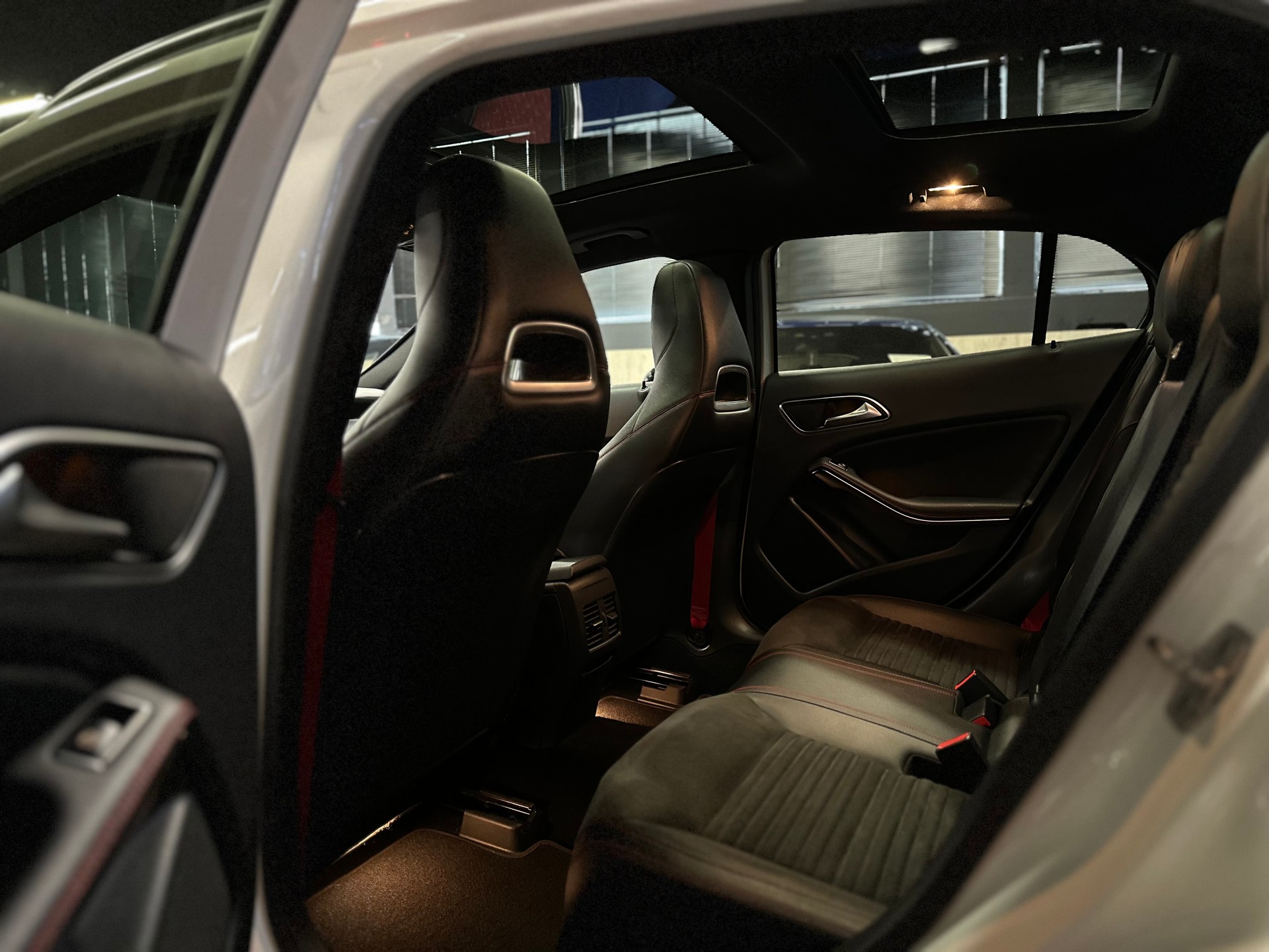 MERCEDES-BENZ GLA 45 AMG 4Matic 7G-DCT / ** Frisch ab MFK + Service / 12 MT Garantie **-image-18