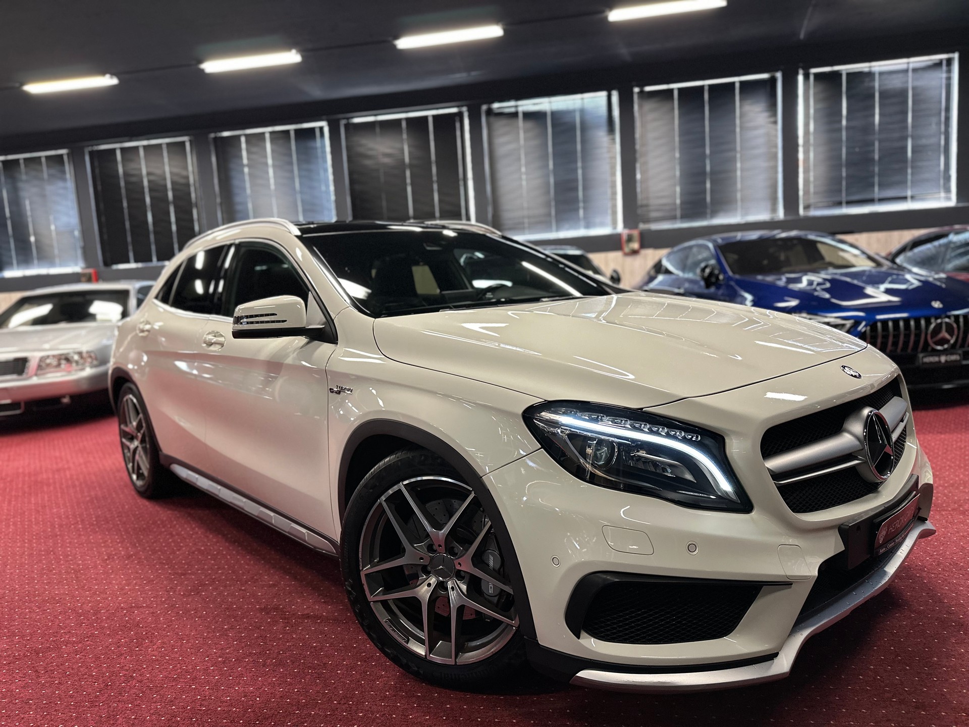 MERCEDES-BENZ GLA 45 AMG 4Matic 7G-DCT / ** Frisch ab MFK + Service / 12 MT Garantie **-showroom-element-1