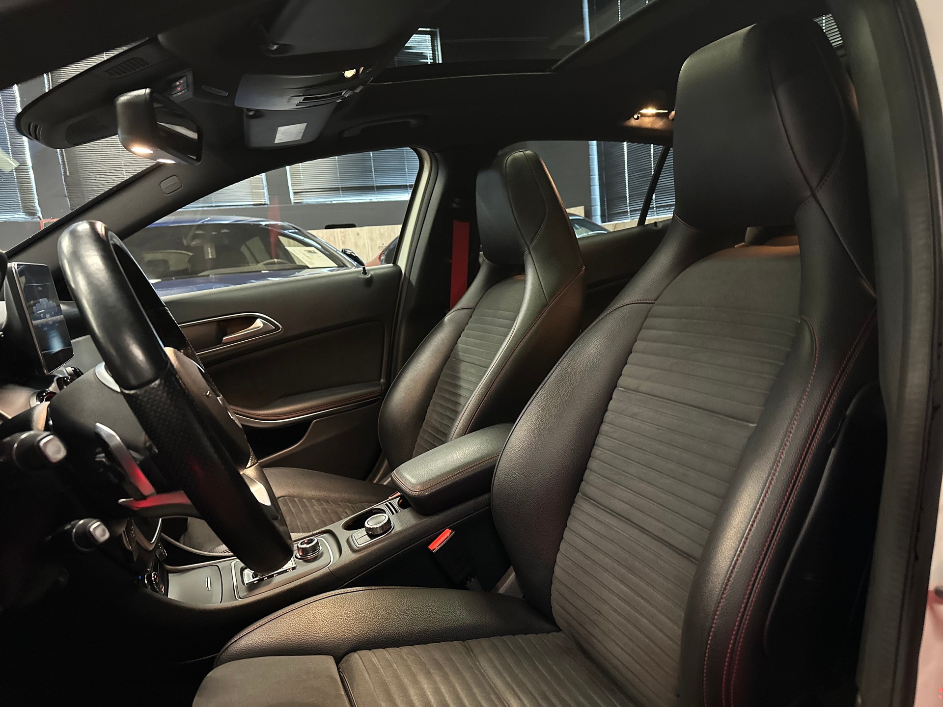 MERCEDES-BENZ GLA 45 AMG 4Matic 7G-DCT / ** Frisch ab MFK + Service / 12 MT Garantie **-image-17