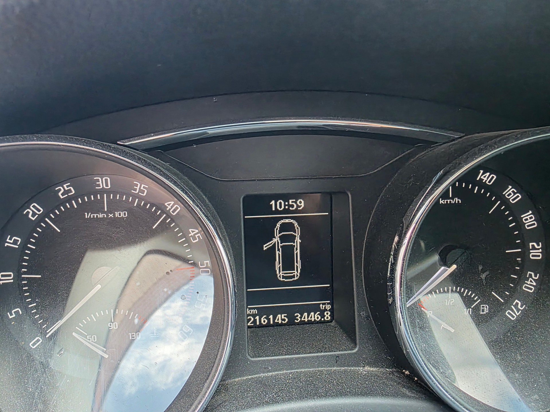 SKODA Superb Combi 2.0 TDi AllDrive 4x4-image-12