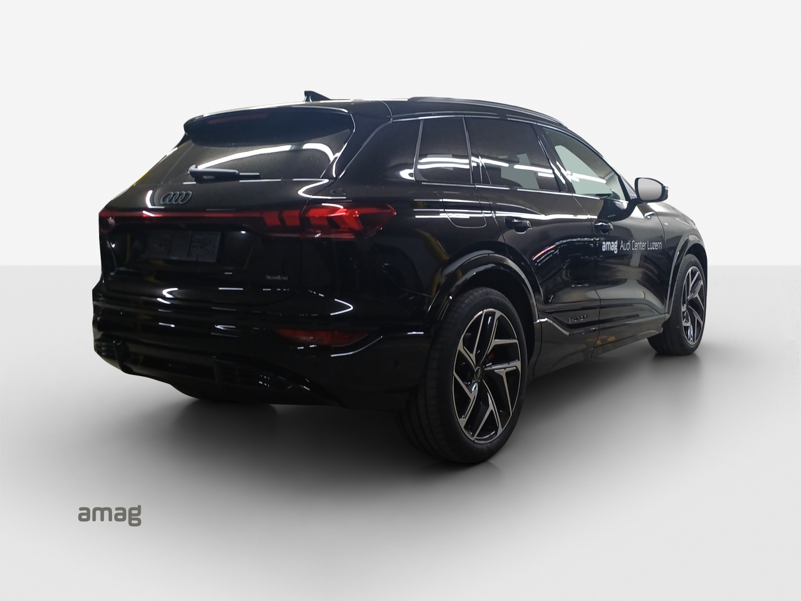 AUDI Q6 e-tron quattro-image-4